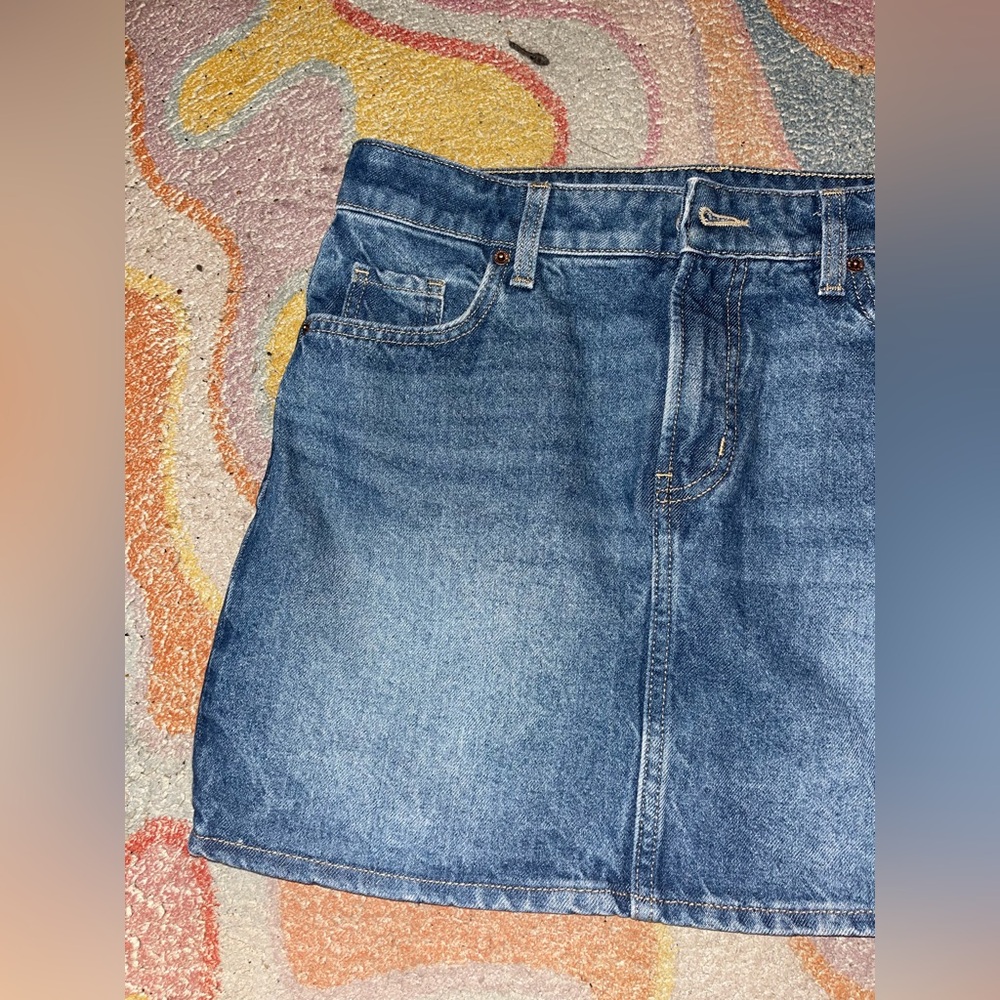 Old Navy Mid-Rise Jean Skirt - Picture 2 of 6